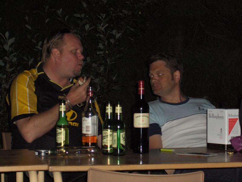 SWE och Snake tÃ¤vlar vem som Ã¤ter mest 
Nyckelord: Ã¥rstrÃ¤ff2007