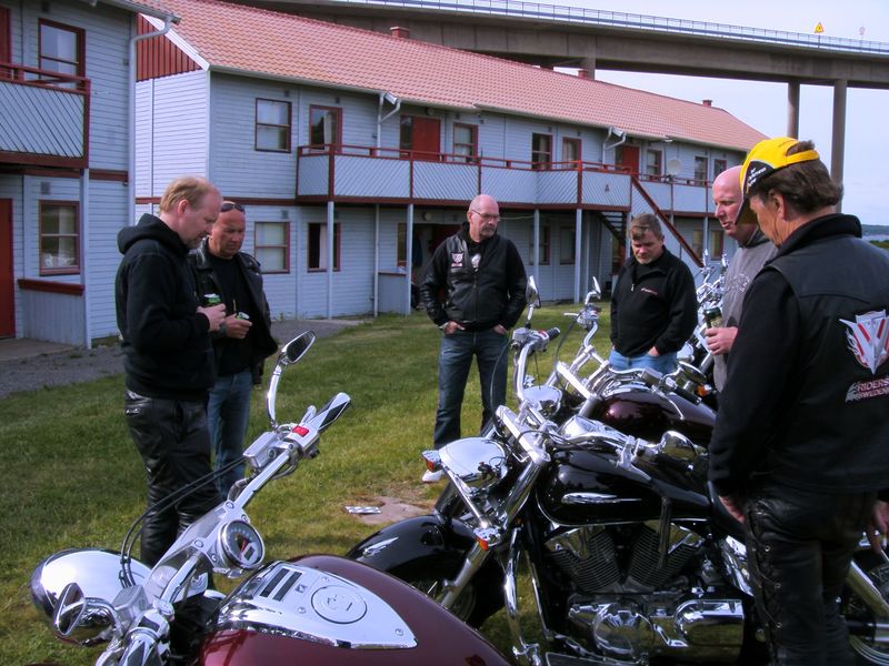 Tidig em med en fÃ¶rsta Ã¶l
Nyckelord: Ã¥rstrÃ¤ff2009