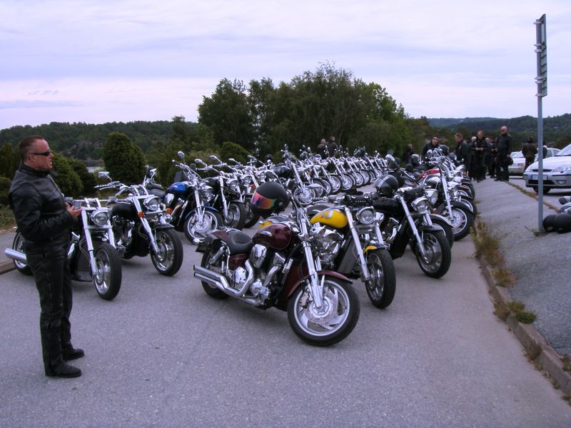 Tony rÃ¤knar 
FrÃ¥n: 	M C 	(ons 10 jun 2009 16.18.20)
FÃ¶rstÃ¥r att det var svÃ¥rt Tony nÃ¤r det Ã¤r fler Ã¤n 3 ;-) Hur mÃ¥nga var det?

FrÃ¥n: 	Tony 	(mÃ¥n 14 jun 2010 10.47.31)
NÃ¥gra fler :)
Nyckelord: Ã¥rstrÃ¤ff2009