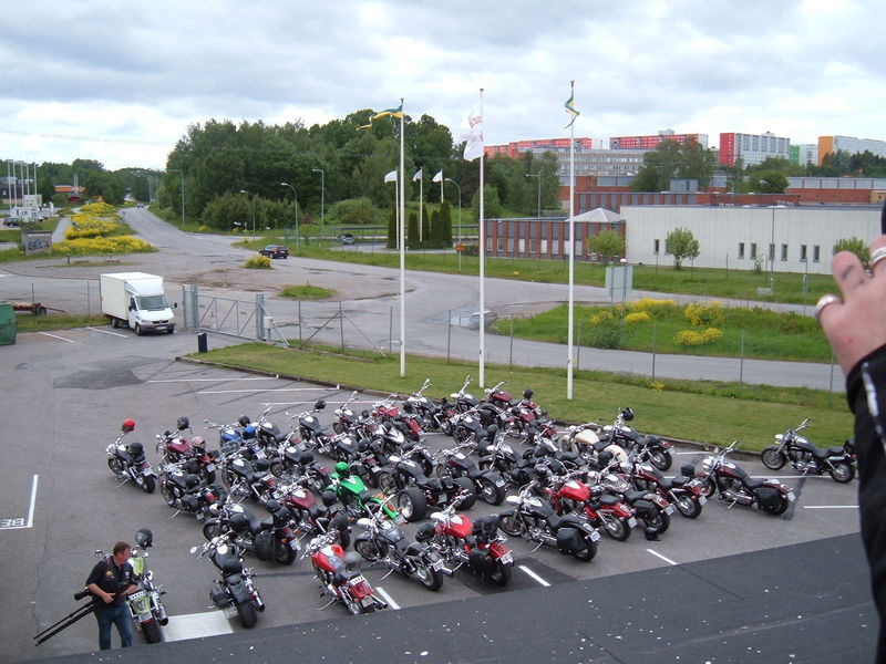 VTX'er frÃ¥n ovan dÃ¤r
XY med kamerastativ utanfÃ¶r sitt bageri
Nyckelord: Ã¥rstrÃ¤ff2010