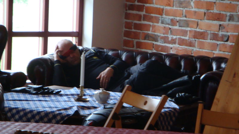 Nesse med dagen-efter-migrÃ¤n
FrÃ¥n: 	Tony 	(ons 16 jun 2010 09.42.12)
Sliten Nesse :)

FrÃ¥n: 	Nesse 	(ons 16 jun 2010 12.15.35)
Japp, migrÃ¤n och spysjuk... :-(
Nyckelord: Ã¥rstrÃ¤ff2010