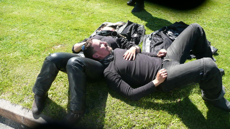 Fredagsturen - Bensinstopp 3 i Sande
Efter en orgie i svÃ¤ngar Ã¤r det gott att koppla av lite
Nyckelord: Ã¥rstrÃ¤ff2011