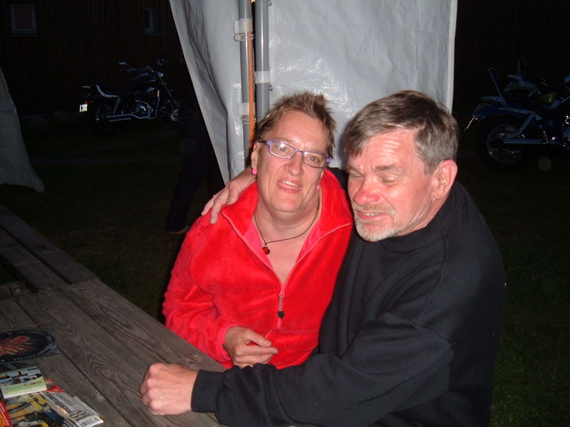 05_3_juni_2011_Middag_2_hela_grisar_grillades_57_.JPG