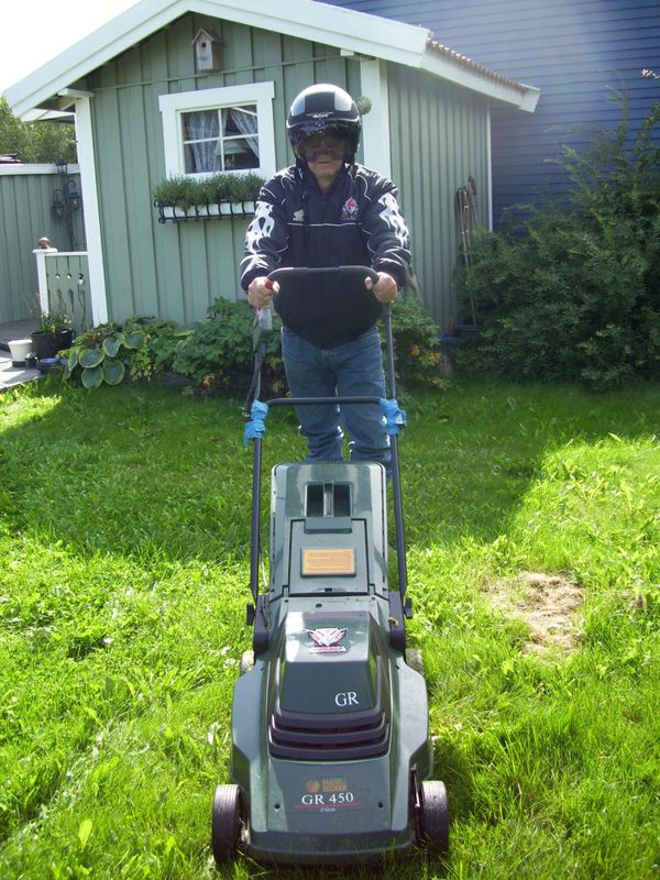 Jag fick lite abstinent, nÃ¤r jag fick hÃ¶ra att det va trÃ¤dgÃ¥rdarbete denna fina sÃ¶ndag, men man gÃ¶r sÃ¥ gott man kan 
FrÃ¥n: 	Gusten 	(tis 24 aug 2010 20.07.07)
En sak Ã¤r sÃ¤ker, nu vet jag varfÃ¶r du kallas 99:an.

FrÃ¥n: 	XY 	(ons 25 aug 2010 14.54.37)
55:an...?

FrÃ¥n: 	Alba 	(ons 25 aug 2010 16.47.37)
XY verkar inta vara helt hundra han heller :)

FrÃ¥n: 	Kungen 	(tor 17 nov 2011 21.59.53)
Hardcore
