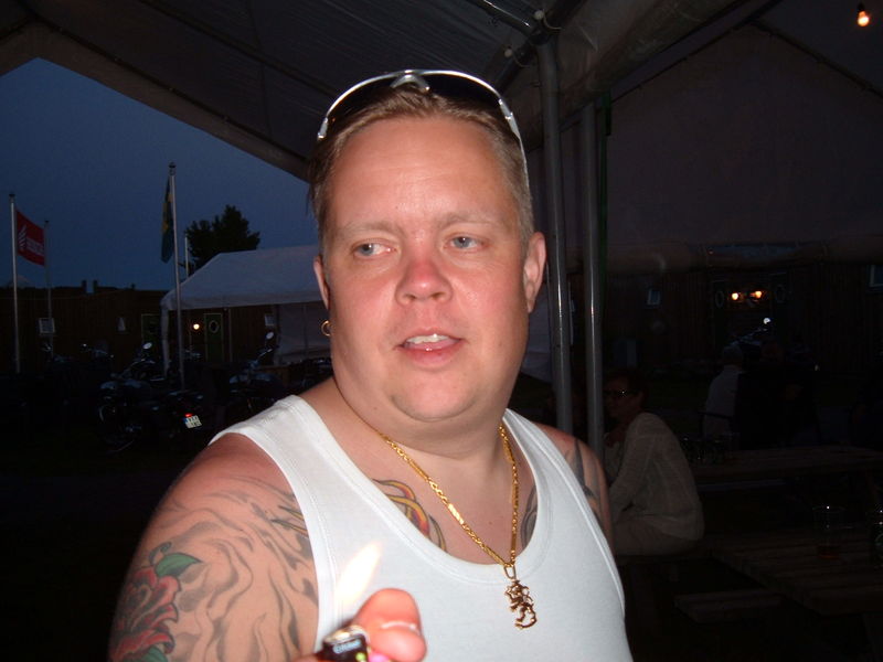 05_3_juni_2011_Middag_2_hela_grisar_grillades_60_.JPG