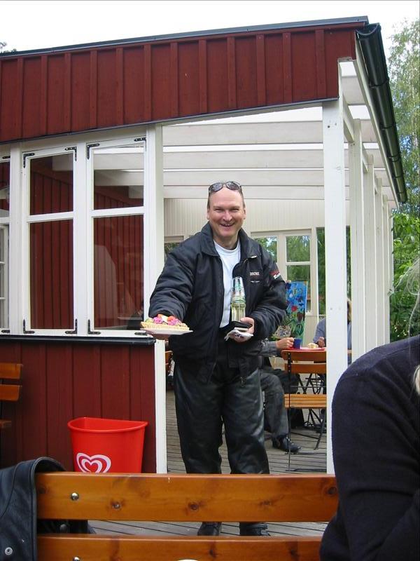 mc med efterlÃ¤ngtad rÃ¤kmacka 
FrÃ¥n: 	Nesse 	(tis 2 sep 2008 20.41.48)
RÃ¤kmackan bestod av kÃ¶ttbullar och rÃ¶dbetssallad
