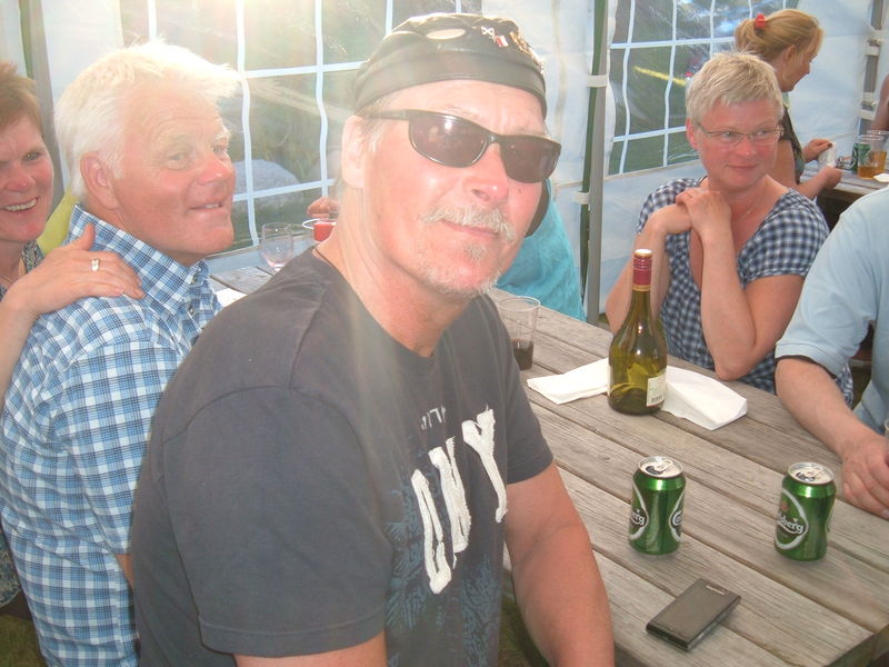 05_3_juni_2011_Middag_2_hela_grisar_grillades_31_.JPG
