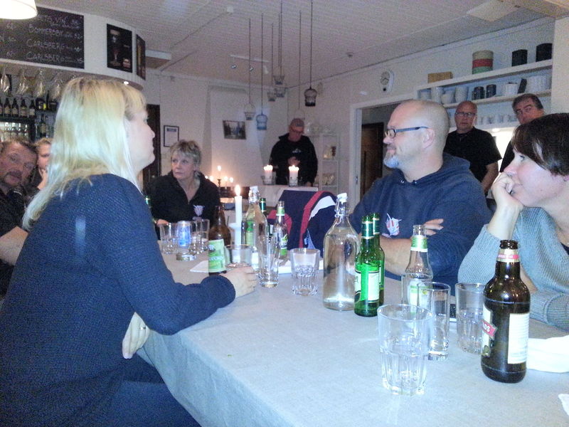 LÃ¤ckÃ¶ Strand
Gusten, sonen Jimmy, Cadde, Anne, Best, Moberg, Geronimo, Orre, Annci
