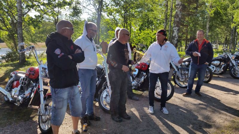 TÃ¥ngan Ã¤r vinnare av bucklan 2017! :-)
1: TÃ¥ngan (grÃ¶n hoj)
2: KrÃ¥mboy (max chrome)
3: Crane (rÃ¶d 1300)

Fotograf: Sissel
Nyckelord: Ã¥rstrÃ¤ff2017
